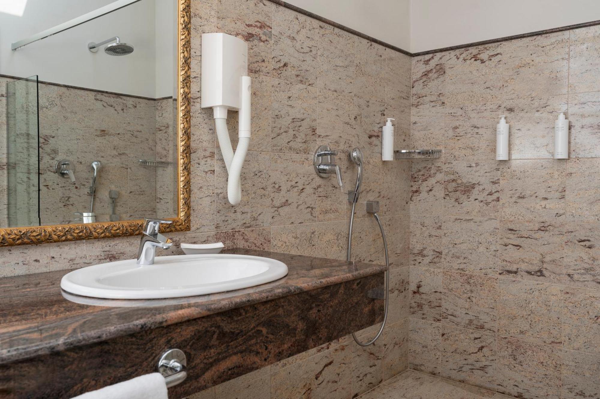 Hotel Grand Di | Esperienze Parma